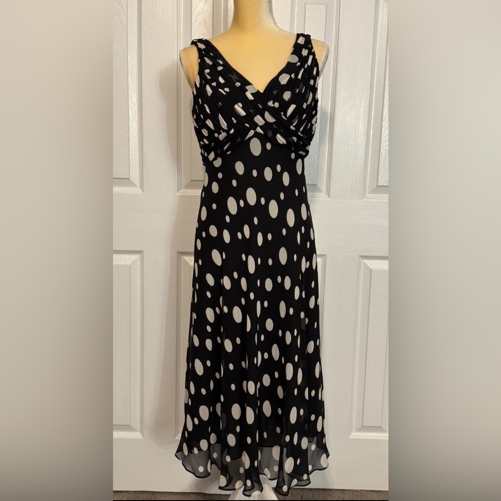 Anne Klein Black and White Ruched Maxi Dress Sweetheart Neckline